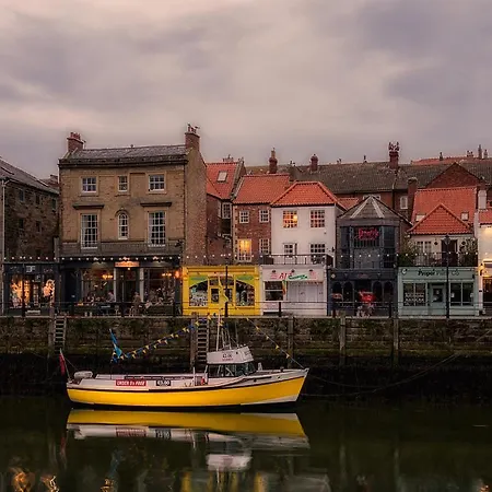 Dale View And - Whitby Гостевой дом Stainsacre