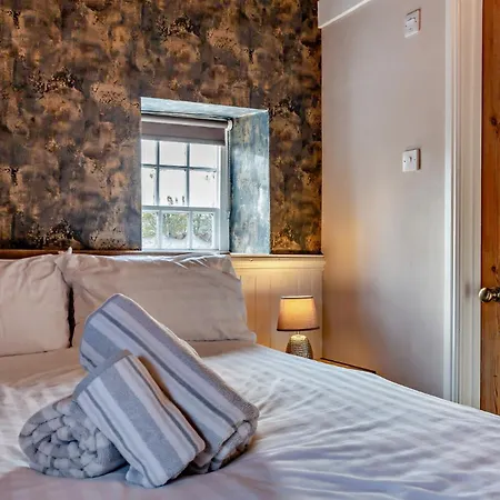 Гостевой дом Dale View And - Whitby 3*